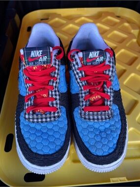 Nike Air Force 1 LV8 Size 5Y